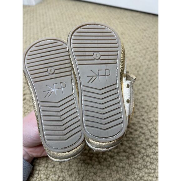 Freshly Picked Bow Mocc in Creams and Gold - Picture 3 of 6